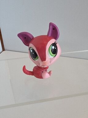 Littlest Petshop LPS Hasbro Reuben McScales Pink Armadillo #3748 Toy